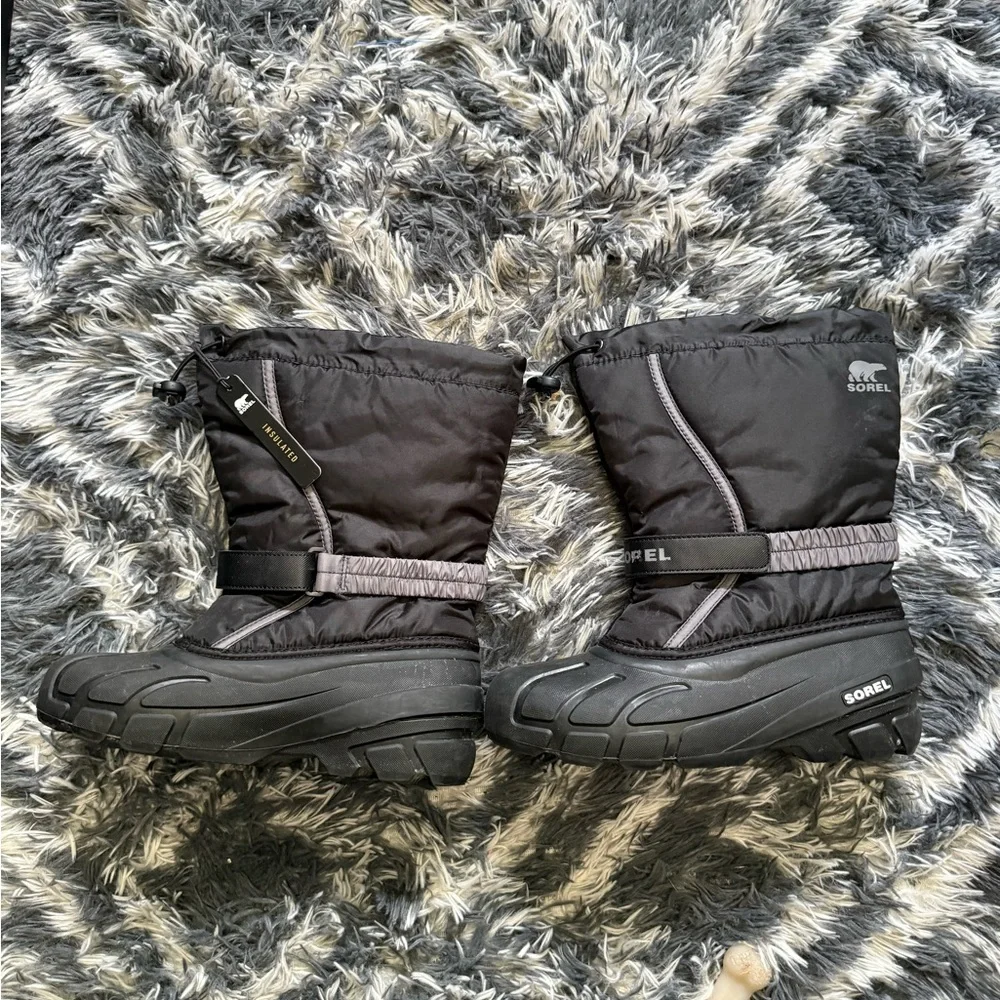 Sorel Flurry Kids’ Black and Gray Insulated Winter Boots Size 7 Big Kids EUC